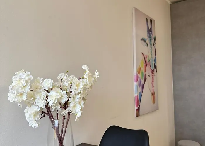 Appartamento Cozy & Renovated In A Practical Location